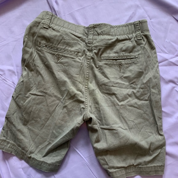 Gray flat front khaki shorts - Picture 2 of 4